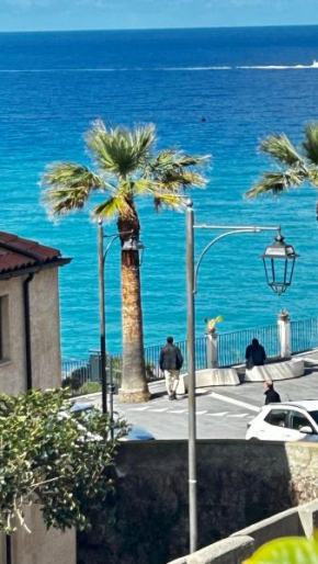 La casa sulle mura di Tropea vista mare